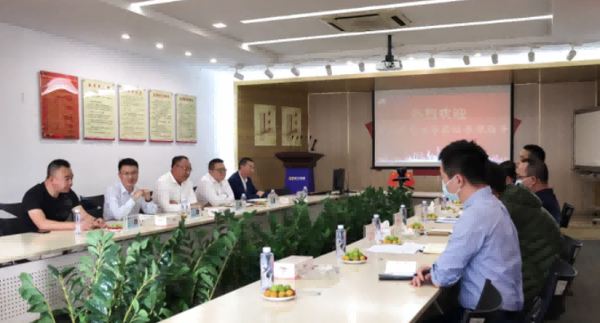 东莞市工信局与镇经发局领导莅临尊龙参观指导